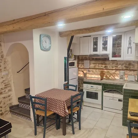 Typique Maison En Coeur De Village Proche Des Plages